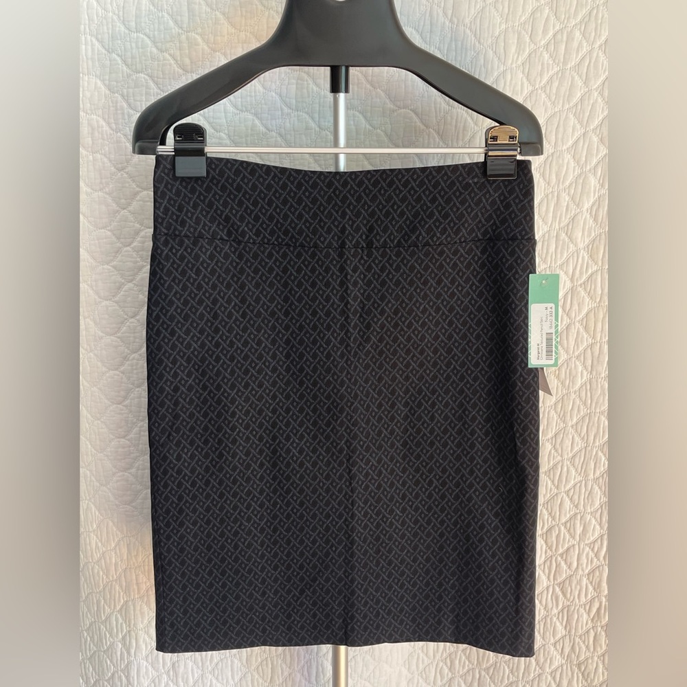 Size M Margaret M (Stitch Fix) Dark Navy patterned stretch pencil skirt. NWT